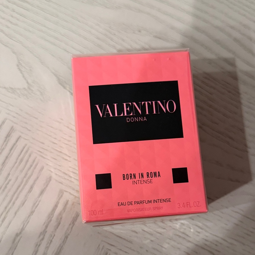 SEALED Valentino Donna Born in Roma Intense Eau de Parfum